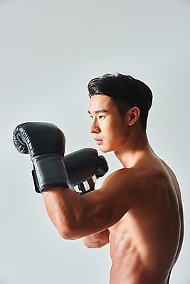 포토 JPG 스튜디오촬영 응시 남자 스포츠 포즈 다이어트 근육 운동선수 실내 건강 한명 서기 누끼 상반신 20대 성인 옆모습 운동 건강관리 헬스 힘 권투 한국인 권투글러브 권투선수 보디빌딩 흰배경 열정 바디케어 성인남자한명만 바디프로필 국내포토 1 시선 감정 뷰포인트 백그라운드 모션 관리 사람 동양인 청년 내부 격투기 글러브 흰색 남자한명만 성인남자만 파일형식