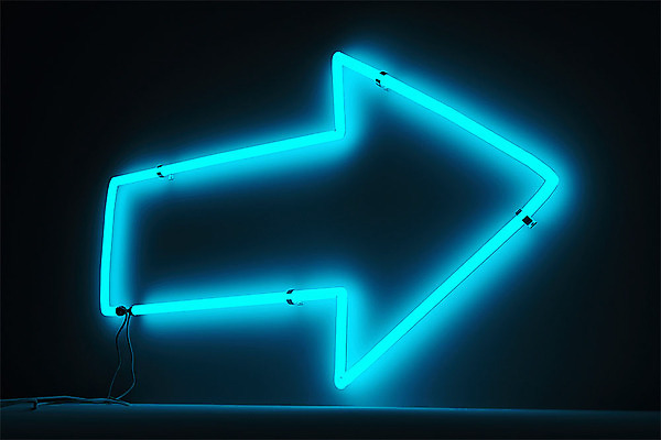 PSD 편집 편집이미지 화살표 말풍선 검은배경 프레임 사람없음 파란색 빛 반짝임 3D 디지털합성 네온 카피스페이스 네온아트 편집소스 이미지편집 편집3D 컬러 백그라운드 모션 검은색 공백 파일형식