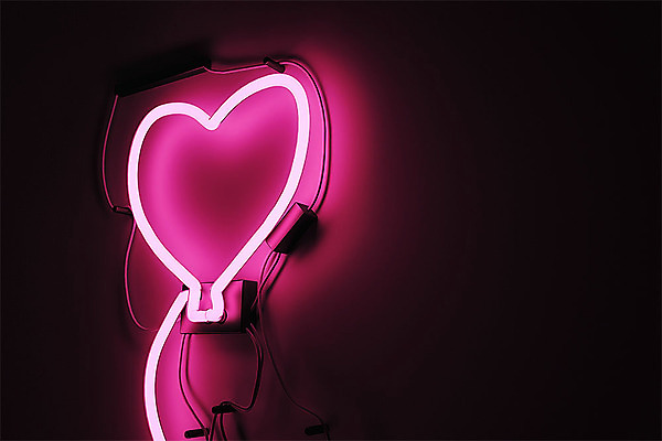 PSD 편집 편집이미지 분홍색 말풍선 검은배경 프레임 사람없음 빛 반짝임 3D 하트 디지털합성 네온 하트풍선 카피스페이스 네온아트 편집소스 이미지편집 편집3D 모양 컬러 백그라운드 모션 검은색 공백 풍선 파일형식