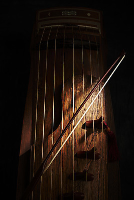 포토 JPG 스튜디오촬영 한국전통 검은배경 실내 국악기 국악 근접촬영 사람없음 오브젝트 아쟁 국내포토 전통 악기 음악 뷰포인트 백그라운드 현악기 한국 내부 검은색 파일형식