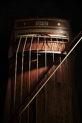 포토 JPG 스튜디오촬영 한국전통 검은배경 실내 국악기 국악 근접촬영 사람없음 오브젝트 아쟁 국내포토 전통 악기 음악 뷰포인트 백그라운드 현악기 한국 내부 검은색 파일형식