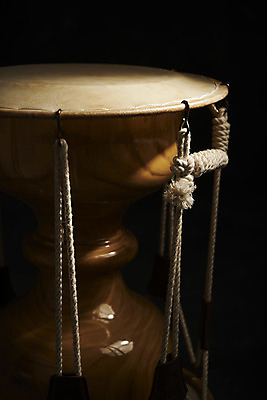 포토 JPG 스튜디오촬영 한국전통 검은배경 실내 국악기 국악 근접촬영 사람없음 오브젝트 장구 국내포토 전통 악기 음악 뷰포인트 백그라운드 타악기 한국 내부 검은색 파일형식