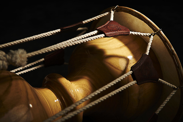 포토 JPG 스튜디오촬영 한국전통 검은배경 실내 국악기 국악 근접촬영 사람없음 오브젝트 장구 국내포토 전통 악기 음악 뷰포인트 백그라운드 타악기 한국 내부 검은색 파일형식