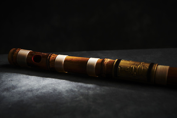 포토 JPG 스튜디오촬영 한국전통 검은배경 실내 국악기 국악 근접촬영 사람없음 오브젝트 대금 국내포토 전통 악기 음악 뷰포인트 백그라운드 한국 내부 검은색 목관악기 파일형식