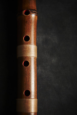 포토 JPG 스튜디오촬영 한국전통 검은배경 실내 국악기 국악 근접촬영 사람없음 오브젝트 대금 국내포토 전통 악기 음악 뷰포인트 백그라운드 한국 내부 검은색 목관악기 파일형식