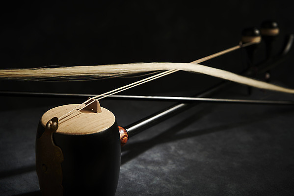 포토 JPG 스튜디오촬영 한국전통 검은배경 실내 국악기 국악 근접촬영 사람없음 오브젝트 해금 국내포토 전통 악기 음악 뷰포인트 백그라운드 현악기 한국 내부 검은색 파일형식