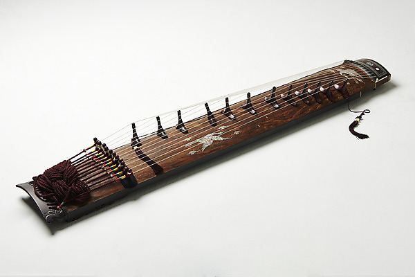 포토 JPG 스튜디오촬영 한국전통 실내 국악기 국악 누끼 사람없음 오브젝트 흰배경 가야금 국내포토 전통 악기 음악 백그라운드 현악기 한국 내부 흰색 파일형식