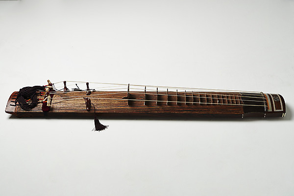 포토 JPG 스튜디오촬영 한국전통 실내 국악기 국악 누끼 사람없음 오브젝트 흰배경 거문고 국내포토 전통 악기 음악 백그라운드 현악기 한국 내부 흰색 파일형식