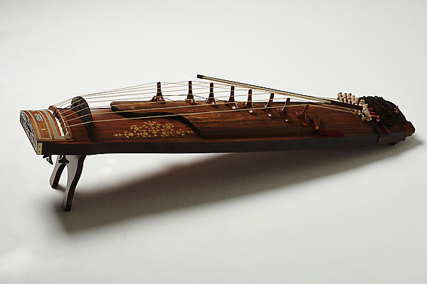 포토 JPG 스튜디오촬영 한국전통 실내 국악기 국악 누끼 사람없음 오브젝트 흰배경 아쟁 국내포토 전통 악기 음악 백그라운드 현악기 한국 내부 흰색 파일형식