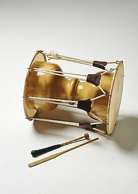 포토 JPG 스튜디오촬영 한국전통 실내 국악기 국악 누끼 사람없음 오브젝트 흰배경 장구 국내포토 전통 악기 음악 백그라운드 타악기 한국 내부 흰색 파일형식