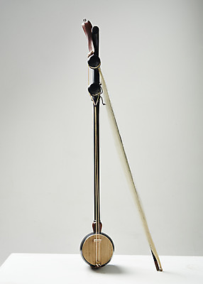 포토 JPG 스튜디오촬영 한국전통 실내 국악기 국악 누끼 사람없음 오브젝트 흰배경 해금 국내포토 전통 악기 음악 백그라운드 현악기 한국 내부 흰색 파일형식