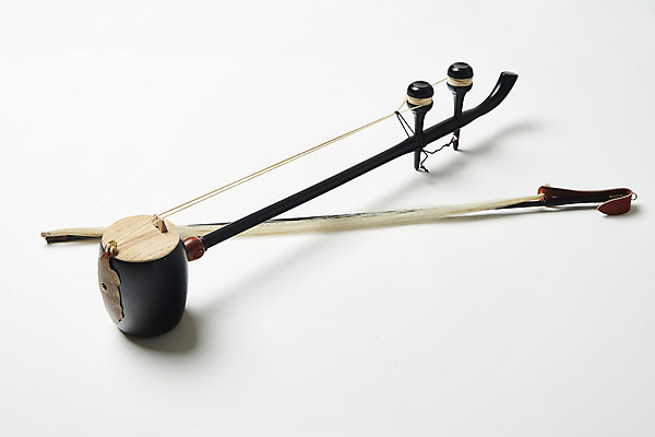 포토 JPG 스튜디오촬영 한국전통 실내 국악기 국악 누끼 사람없음 오브젝트 흰배경 해금 국내포토 전통 악기 음악 백그라운드 현악기 한국 내부 흰색 파일형식