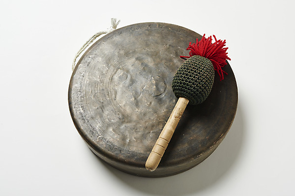포토 JPG 스튜디오촬영 한국전통 실내 국악기 국악 누끼 사람없음 오브젝트 흰배경 징 국내포토 전통 악기 음악 백그라운드 타악기 한국 내부 흰색 파일형식