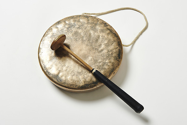 포토 JPG 스튜디오촬영 한국전통 실내 국악기 국악 누끼 사람없음 오브젝트 흰배경 꽹과리 국내포토 전통 악기 음악 백그라운드 타악기 한국 내부 흰색 파일형식