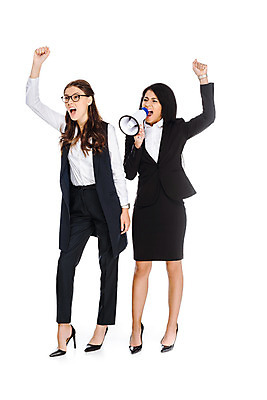 포토 JPG 스튜디오촬영 전신 서양인 외국인 여자 안경 비즈니스 응원 실내 서기 누끼 사람 성인 두명 앞모습 손들기 확성기 경쟁 외침 분노 비즈니스우먼 하이힐 동료 흰배경 우크라이나 성인여자만 성인만 국내포토 잡화 감정 유럽 구두 뷰포인트 백그라운드 컨셉 관계 모션 인종 내부 소리 흰색 직장인 여성화 여자만 파일형식