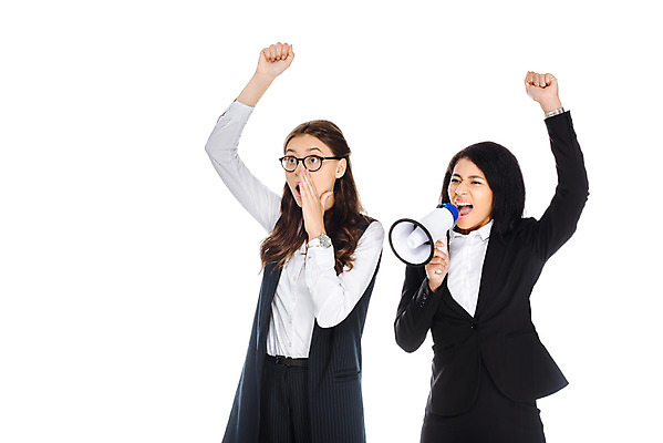 포토 JPG 스튜디오촬영 서양인 외국인 여자 안경 비즈니스 응원 실내 서기 누끼 사람 상반신 성인 두명 앞모습 손들기 확성기 경쟁 외침 분노 비즈니스우먼 동료 흰배경 우크라이나 성인여자만 성인만 국내포토 잡화 감정 유럽 뷰포인트 백그라운드 컨셉 관계 모션 인종 내부 소리 흰색 직장인 여자만 파일형식
