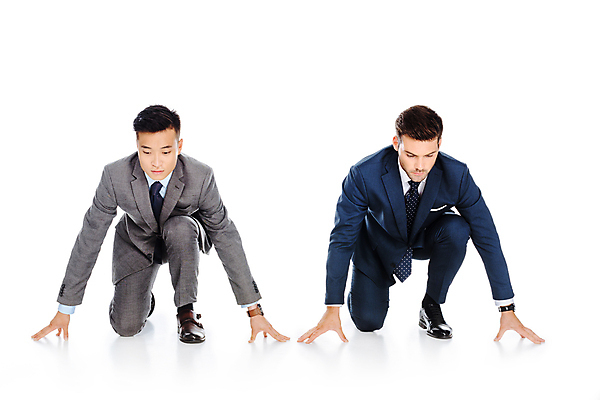 포토 JPG 스튜디오촬영 전신 서양인 외국인 남자 포즈 비즈니스 협력 실내 누끼 사람 앉기 정장 경기 성인 두명 앞모습 달리기 경쟁 비즈니스맨 스마트 집중 동료 준비 흰배경 준비자세 비장 우크라이나 성인남자만 성인만 국내포토 옷 유럽 스포츠 뷰포인트 백그라운드 컨셉 관계 모션 인종 내부 흰색 직장인 남자만 파일형식