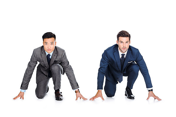 포토 JPG 스튜디오촬영 전신 서양인 외국인 응시 남자 포즈 비즈니스 협력 실내 누끼 사람 앉기 정장 경기 성인 두명 앞모습 달리기 경쟁 비즈니스맨 스마트 집중 동료 준비 흰배경 준비자세 비장 심호흡 우크라이나 성인남자만 성인만 국내포토 시선 옷 유럽 스포츠 뷰포인트 백그라운드 컨셉 관계 모션 인종 내부 흰색 직장인 호흡 남자만 파일형식