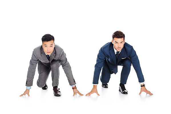 포토 JPG 스튜디오촬영 전신 서양인 외국인 응시 남자 포즈 비즈니스 협력 실내 누끼 사람 앉기 정장 경기 성인 두명 앞모습 달리기 경쟁 비즈니스맨 스마트 집중 동료 흰배경 준비자세 비장 우크라이나 성인남자만 성인만 국내포토 시선 옷 유럽 스포츠 뷰포인트 백그라운드 컨셉 관계 모션 인종 내부 흰색 직장인 준비 남자만 파일형식