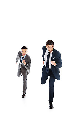포토 JPG 스튜디오촬영 전신 서양인 외국인 응시 남자 포즈 비즈니스 협력 실내 서기 누끼 사람 정장 경기 성인 두명 앞모습 달리기 경쟁 비즈니스맨 스마트 집중 동료 흰배경 비장 우크라이나 성인남자만 성인만 국내포토 시선 옷 유럽 스포츠 뷰포인트 백그라운드 컨셉 관계 모션 인종 내부 흰색 직장인 남자만 파일형식