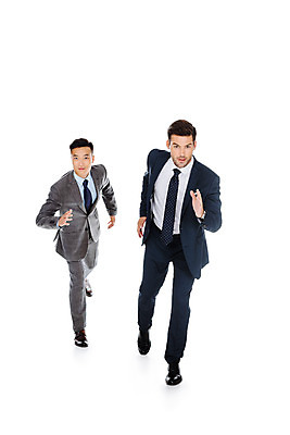 포토 JPG 스튜디오촬영 전신 서양인 외국인 응시 남자 포즈 비즈니스 협력 실내 서기 누끼 사람 정장 경기 성인 두명 앞모습 달리기 경쟁 비즈니스맨 스마트 집중 동료 흰배경 비장 우크라이나 성인남자만 성인만 국내포토 시선 옷 유럽 스포츠 뷰포인트 백그라운드 컨셉 관계 모션 인종 내부 흰색 직장인 남자만 파일형식