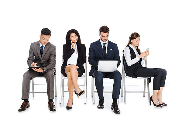 포토 JPG 스튜디오촬영 전신 서양인 외국인 응시 여자 남자 여유 비즈니스 실내 들기 누끼 사람 앉기 동양인 정장 여러명 성인 앞모습 옆모습 노트북 스마트폰 경쟁 대기 비즈니스맨 비즈니스우먼 하이힐 스마트 동료 준비 흰배경 면접 문서 우크라이나 성인만 국내포토 시선 옷 감정 유럽 구두 뷰포인트 다수 백그라운드 컨셉 관계 모션 인종 내부 전자제품 핸드폰 스마트기기 흰색 직장인 여성화 파일형식