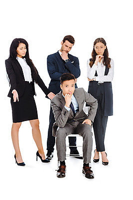 포토 JPG 스튜디오촬영 전신 서양인 외국인 여자 남자 비즈니스 실내 서기 누끼 사람 앉기 동양인 정장 여러명 성인 앞모습 턱괴기 비즈니스맨 비즈니스우먼 하이힐 동료 고민 흰배경 불만 불화 우크라이나 성인만 국내포토 옷 감정 유럽 구두 뷰포인트 다수 백그라운드 관계 모션 인종 내부 흰색 직장인 여성화 파일형식