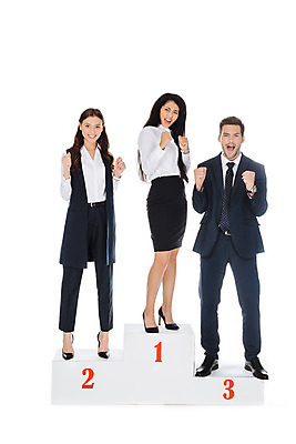 포토 JPG 스튜디오촬영 전신 서양인 외국인 여자 남자 여유 비즈니스 협력 실내 서기 미소 누끼 사람 정장 성인 앞모습 세명 파이팅 경쟁 비즈니스맨 비즈니스우먼 즐거움 흰배경 시상대 우크라이나 성인만 국내포토 옷 감정 유럽 뷰포인트 백그라운드 컨셉 모션 표정 인종 내부 흰색 직장인 파일형식