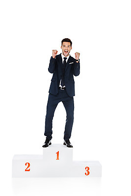 포토 JPG 스튜디오촬영 전신 서양인 외국인 남자 여유 비즈니스 실내 한명 서기 미소 누끼 사람 정장 성인 앞모습 파이팅 주먹 비즈니스맨 즐거움 흰배경 시상대 우크라이나 성인남자한명만 성인만 국내포토 1 옷 감정 유럽 뷰포인트 백그라운드 모션 표정 인종 내부 흰색 직장인 남자한명만 성인남자만 파일형식