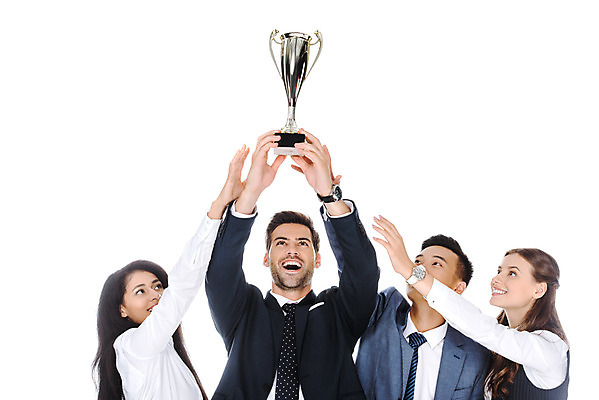 포토 JPG 스튜디오촬영 서양인 외국인 여자 남자 여유 비즈니스 협력 실내 서기 미소 들기 누끼 사람 동양인 정장 여러명 상반신 성인 앞모습 옆모습 경쟁 잡기 우승 비즈니스맨 비즈니스우먼 트로피 동료 즐거움 흰배경 손뻗기 우크라이나 성인만 국내포토 옷 감정 유럽 뷰포인트 다수 백그라운드 컨셉 관계 모션 표정 인종 내부 흰색 최고 직장인 상_우승 파일형식