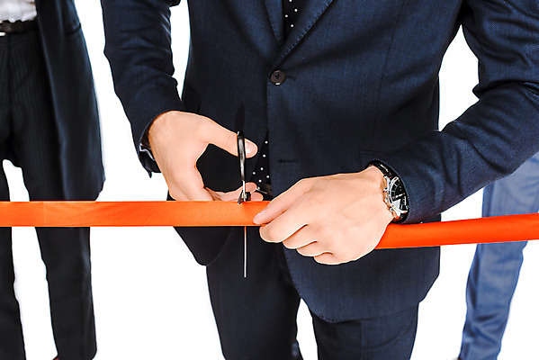 포토 JPG 스튜디오촬영 서양인 외국인 손 응시 여자 남자 여유 선 줄 비즈니스 가위 실내 서기 미소 누끼 사람 동양인 정장 상반신 성인 앞모습 신체부위 세명 잡기 비즈니스맨 비즈니스우먼 오픈 자르기 즐거움 시작 흰배경 우크라이나 커팅식 성인만 국내포토 시선 옷 감정 유럽 뷰포인트 백그라운드 모션 문구용품 표정 인종 이벤트 내부 흰색 직장인 파일형식