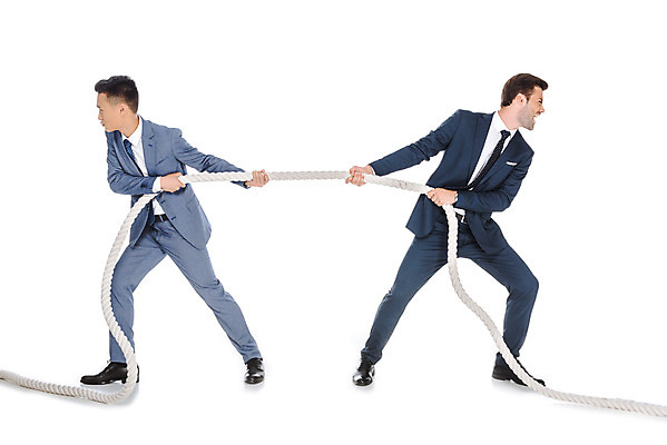 포토 JPG 스튜디오촬영 전신 서양인 외국인 남자 줄 비즈니스 실내 서기 누끼 사람 성인 두명 옆모습 경쟁 잡기 비즈니스맨 찡그림 당기기 집중 동료 흰배경 싸움 줄다리기 우크라이나 성인남자만 성인만 국내포토 유럽 뷰포인트 백그라운드 컨셉 관계 모션 놀이 표정 인종 내부 흰색 직장인 남자만 파일형식