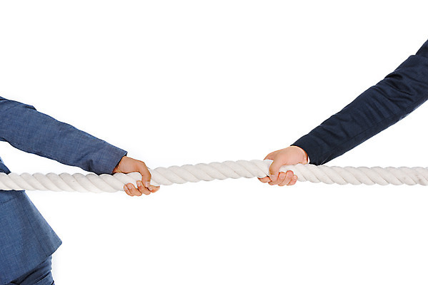 포토 JPG 스튜디오촬영 서양인 외국인 손 남자 줄 비즈니스 실내 서기 누끼 사람 성인 두명 옆모습 신체부위 경쟁 잡기 비즈니스맨 당기기 동료 흰배경 싸움 줄다리기 우크라이나 성인남자만 성인만 국내포토 유럽 뷰포인트 백그라운드 컨셉 관계 모션 놀이 인종 내부 흰색 직장인 남자만 파일형식