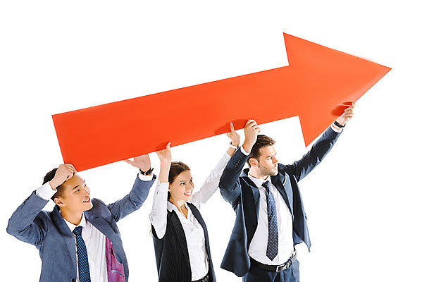 포토 JPG 스튜디오촬영 서양인 외국인 응시 여자 남자 화살표 비즈니스 협력 실내 서기 미소 들기 누끼 사람 동양인 정장 상반신 성인 앞모습 세명 잡기 비즈니스맨 비즈니스우먼 즐거움 흰배경 상승 우크라이나 성인만 국내포토 시선 옷 감정 유럽 뷰포인트 백그라운드 컨셉 모션 표정 인종 내부 흰색 직장인 파일형식