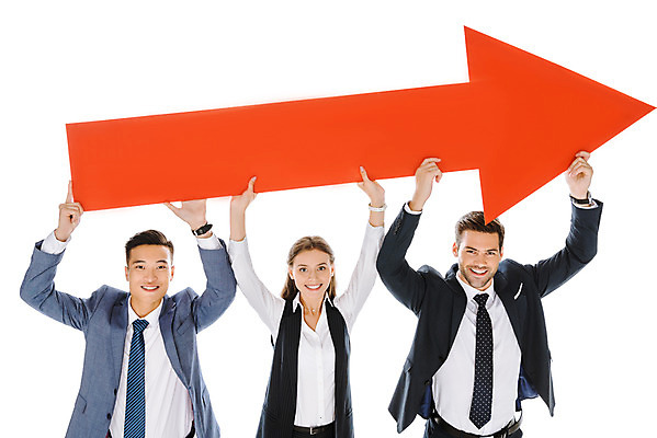 포토 JPG 스튜디오촬영 서양인 외국인 응시 여자 남자 화살표 비즈니스 협력 실내 미소 들기 누끼 사람 동양인 정장 상반신 성인 앞모습 세명 비즈니스맨 비즈니스우먼 즐거움 흰배경 상승 우크라이나 성인만 국내포토 시선 옷 감정 유럽 뷰포인트 백그라운드 컨셉 모션 표정 인종 내부 흰색 직장인 파일형식