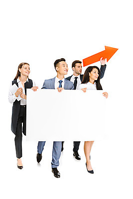 포토 JPG 스튜디오촬영 전신 서양인 외국인 배너 응시 여자 남자 화살표 비즈니스 협력 사각프레임 실내 서기 미소 들기 누끼 사람 동양인 정장 여러명 성인 앞모습 태블릿 걷기 잡기 비즈니스맨 비즈니스우먼 동료 즐거움 흰배경 상승 우크라이나 성인만 국내포토 시선 옷 감정 유럽 뷰포인트 다수 백그라운드 컨셉 관계 모션 프레임 표정 인종 내부 전자제품 스마트기기 사각형 흰색 직장인 파일형식