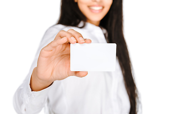포토 JPG 스튜디오촬영 서양인 외국인 손 여자 비즈니스 명함 프레임 실내 한명 서기 미소 들기 누끼 사람 정장 상반신 성인 앞모습 신체부위 잡기 비즈니스우먼 자신감 즐거움 흰배경 주기 우크라이나 자기소개 성인여자한명만 성인만 국내포토 1 옷 감정 유럽 뷰포인트 백그라운드 모션 표정 인종 내부 흰색 직장인 여자한명만 성인여자만 파일형식