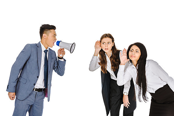 포토 JPG 스튜디오촬영 서양인 외국인 여자 남자 비즈니스 협력 실내 서기 누끼 사람 동양인 정장 상반신 성인 앞모습 옆모습 세명 확성기 놀람 외침 듣기 짜증 비즈니스맨 비즈니스우먼 흰배경 귀 불만 잔소리 불화 우크라이나 성인만 국내포토 옷 감정 유럽 뷰포인트 백그라운드 모션 표정 인종 내부 신체부위 소리 흰색 직장인 파일형식