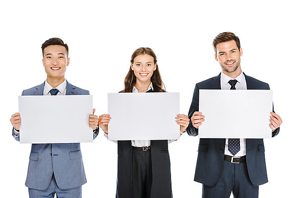 포토 JPG 스튜디오촬영 서양인 외국인 배너 여자 남자 여유 비즈니스 사각프레임 실내 서기 미소 들기 누끼 사람 동양인 정장 상반신 성인 앞모습 세명 잡기 비즈니스맨 비즈니스우먼 즐거움 흰배경 우크라이나 성인만 국내포토 옷 감정 유럽 뷰포인트 백그라운드 모션 프레임 표정 인종 내부 사각형 흰색 직장인 파일형식