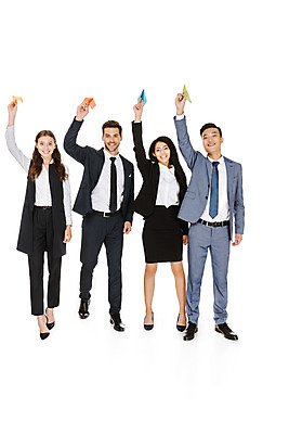 포토 JPG 스튜디오촬영 전신 서양인 외국인 응시 여자 남자 여유 비즈니스 협력 실내 서기 미소 들기 누끼 사람 동양인 정장 여러명 성인 앞모습 잡기 비즈니스맨 비즈니스우먼 종이비행기 동료 즐거움 흰배경 우크라이나 성인만 국내포토 시선 옷 감정 유럽 뷰포인트 다수 백그라운드 관계 모션 표정 인종 내부 흰색 직장인 종이접기 파일형식