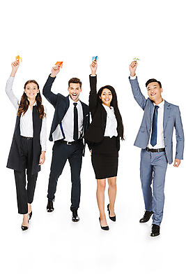 포토 JPG 스튜디오촬영 전신 서양인 외국인 응시 여자 남자 여유 비즈니스 협력 실내 서기 미소 들기 누끼 사람 동양인 정장 여러명 성인 앞모습 잡기 비즈니스맨 비즈니스우먼 종이비행기 동료 즐거움 흰배경 우크라이나 성인만 국내포토 시선 옷 감정 유럽 뷰포인트 다수 백그라운드 관계 모션 표정 인종 내부 흰색 직장인 종이접기 파일형식