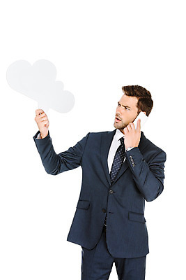 포토 JPG 스튜디오촬영 서양인 외국인 손 응시 남자 말풍선 비즈니스 프레임 실내 한명 서기 들기 누끼 사람 정장 상반신 성인 앞모습 스마트폰 짜증 잡기 비즈니스맨 집중 흰배경 통화 우크라이나 성인만 국내포토 1 시선 옷 감정 유럽 뷰포인트 백그라운드 컨셉 모션 인종 내부 신체부위 핸드폰 스마트기기 흰색 직장인 파일형식