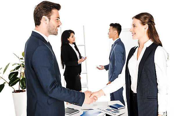 포토 JPG 스튜디오촬영 서양인 외국인 여자 남자 여유 비즈니스 협력 악수 실내 대화 서기 미소 누끼 사람 동양인 정장 여러명 상반신 성인 옆모습 업무 비즈니스맨 비즈니스우먼 집중 동료 흰배경 우크라이나 성인만 국내포토 옷 감정 유럽 뷰포인트 다수 백그라운드 컨셉 관계 모션 표정 말하기 인종 손짓 내부 흰색 작업 직장인 파일형식