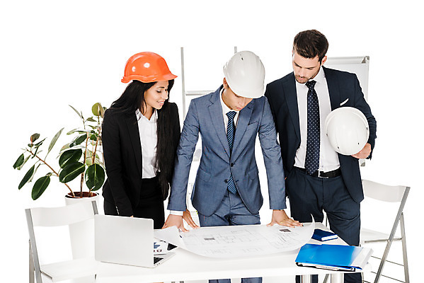 포토 JPG 스튜디오촬영 서양인 외국인 응시 여자 남자 건축 비즈니스 협력 실내 서기 누끼 사람 동양인 정장 상반신 성인 앞모습 세명 노트북 설계도 업무 비즈니스맨 비즈니스우먼 안전모 집중 흰배경 서류파일 우크라이나 성인만 국내포토 시선 옷 유럽 뷰포인트 백그라운드 컨셉 모션 건설업 인종 내부 전자제품 사무용품 흰색 작업 직장인 헬멧 안전장비 파일형식