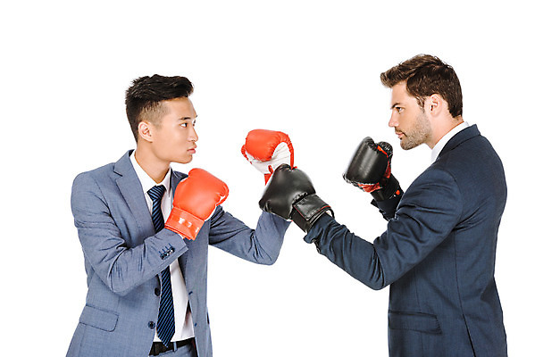 포토 JPG 스튜디오촬영 서양인 외국인 남자 비즈니스 실내 서기 누끼 사람 정장 상반신 성인 두명 옆모습 경쟁 권투 비즈니스맨 집중 동료 흰배경 싸움 우크라이나 성인남자만 성인만 국내포토 옷 유럽 뷰포인트 백그라운드 컨셉 관계 모션 인종 내부 격투기 흰색 직장인 남자만 파일형식