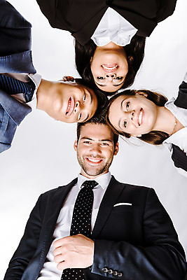 포토 JPG 스튜디오촬영 서양인 외국인 여자 남자 얼굴 비즈니스 협력 실내 미소 누끼 사람 동양인 여러명 상반신 성인 앞모습 머리 비즈니스맨 비즈니스우먼 집중 동료 즐거움 흰배경 우크라이나 성인만 머리맞대기 내려보기 국내포토 감정 유럽 뷰포인트 다수 백그라운드 컨셉 관계 모션 표정 인종 내부 신체부위 흰색 직장인 파일형식