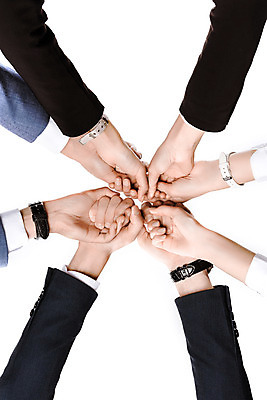 포토 JPG 스튜디오촬영 서양인 외국인 손 여자 남자 비즈니스 모션 실내 누끼 사람 동양인 손짓 여러명 성인 신체부위 주먹 비즈니스맨 비즈니스우먼 동료 흰배경 손모으기 우크라이나 성인만 국내포토 유럽 다수 백그라운드 관계 인종 내부 흰색 직장인 파일형식