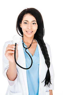 포토 JPG 스튜디오촬영 서양인 외국인 여자 여유 비즈니스 청진기 실내 한명 미소 들기 누끼 사람 상반신 성인 앞모습 진료 의사 의사가운 즐거움 흰배경 우크라이나 성인여자한명만 성인만 국내포토 1 감정 유럽 뷰포인트 백그라운드 의학 의료기기 모션 표정 인종 내부 의료진 흰색 가운 여자한명만 성인여자만 파일형식