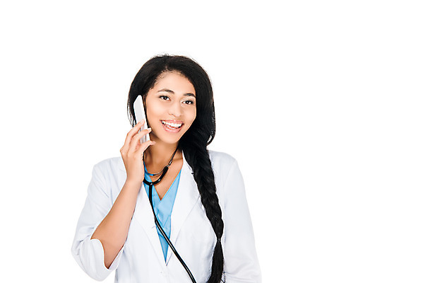 포토 JPG 스튜디오촬영 서양인 외국인 여자 여유 비즈니스 청진기 실내 한명 미소 들기 누끼 사람 상반신 성인 앞모습 스마트폰 의사 의사가운 즐거움 흰배경 통화 우크라이나 성인여자한명만 성인만 국내포토 1 감정 유럽 뷰포인트 백그라운드 의료기기 모션 표정 인종 내부 핸드폰 스마트기기 의료진 흰색 가운 여자한명만 성인여자만 파일형식