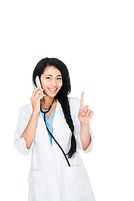 포토 JPG 스튜디오촬영 서양인 외국인 여자 여유 비즈니스 손가락 청진기 실내 한명 미소 들기 누끼 사람 손짓 상반신 성인 앞모습 의사 검지손가락 의사가운 흰배경 통화 우크라이나 성인여자한명만 성인만 국내포토 1 손 감정 유럽 뷰포인트 백그라운드 의료기기 모션 표정 인종 내부 의료진 흰색 가운 여자한명만 성인여자만 파일형식